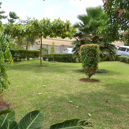 Merian Gardens And Guest House Mukono Town Esterno foto